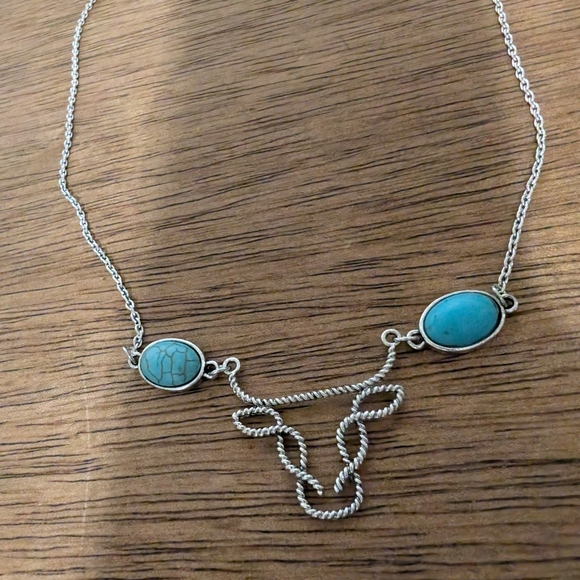 Chic Silver Necklace with Turquoise Accents - Picture 4 of 8
